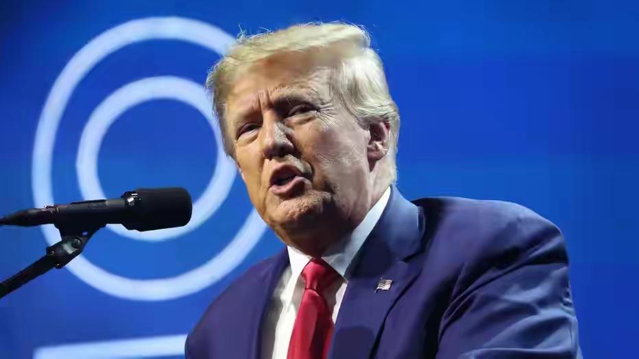 美国出狠招！两党提案：谁买俄罗斯石油，立刻踢出全球金融体系。美国两党参议员联