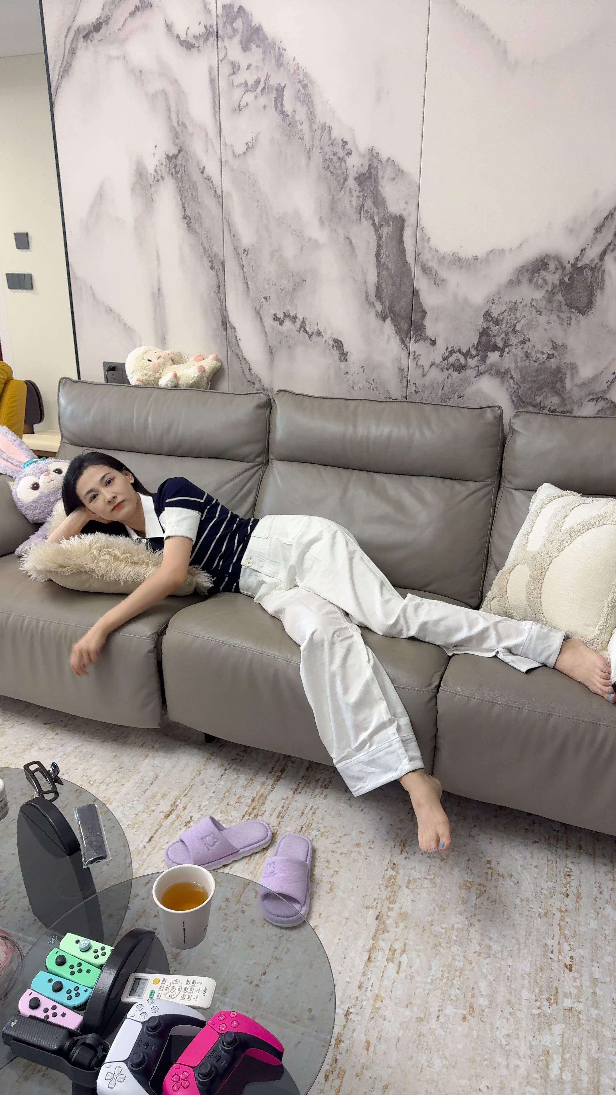 丁笑滢丁笑滢丁笑滢玉足大长腿