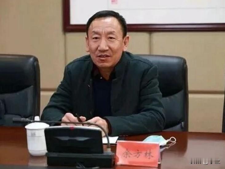 今天商丘职业技术学院的余方林上了热搜，他长期在河南商丘工作，曾在教育、人社等