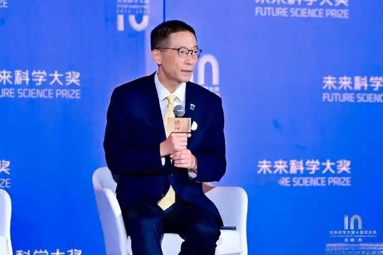 施一公的震撼预言：美国科技领先的根源，竟藏在我们最熟悉的地方！昨晚偶然看到施