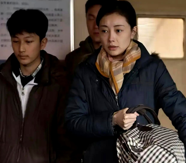 《<em>护宝寻踪</em>》看到34集，不敢也不想看35、36集。燕小五老婆的设定看得人直挠