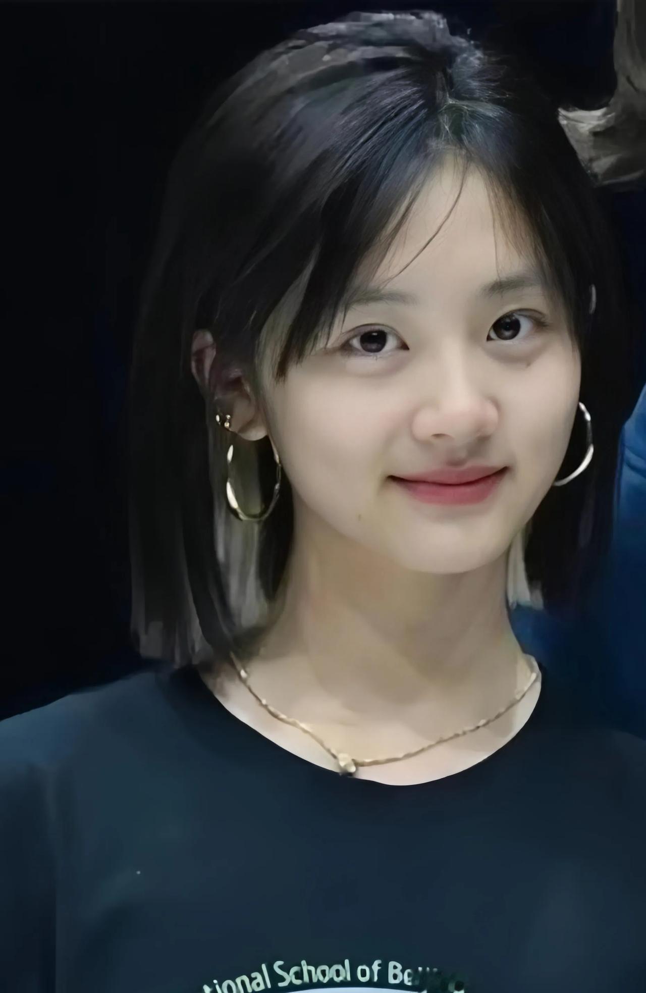 19岁的黄多多：从“星二代”到独立偶像的华丽蜕变19岁的黄多多（黄忆慈）早