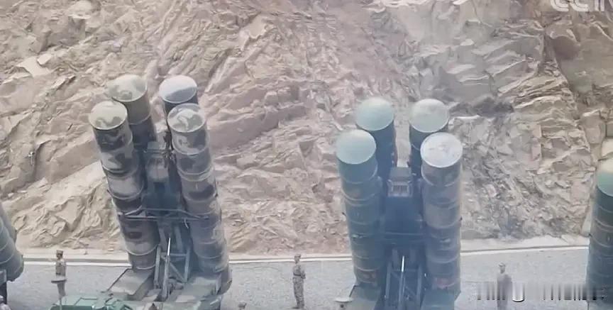 官媒报道：东部战区沿海导弹基地的导弹，已全部竖起。这即是每年春节期间，战备升级的