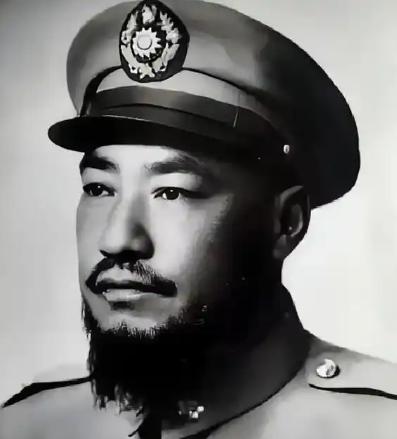 1949年，马步芳逃跑时，因黄金过重，多次出现飞机无法起飞，最终带走31000两