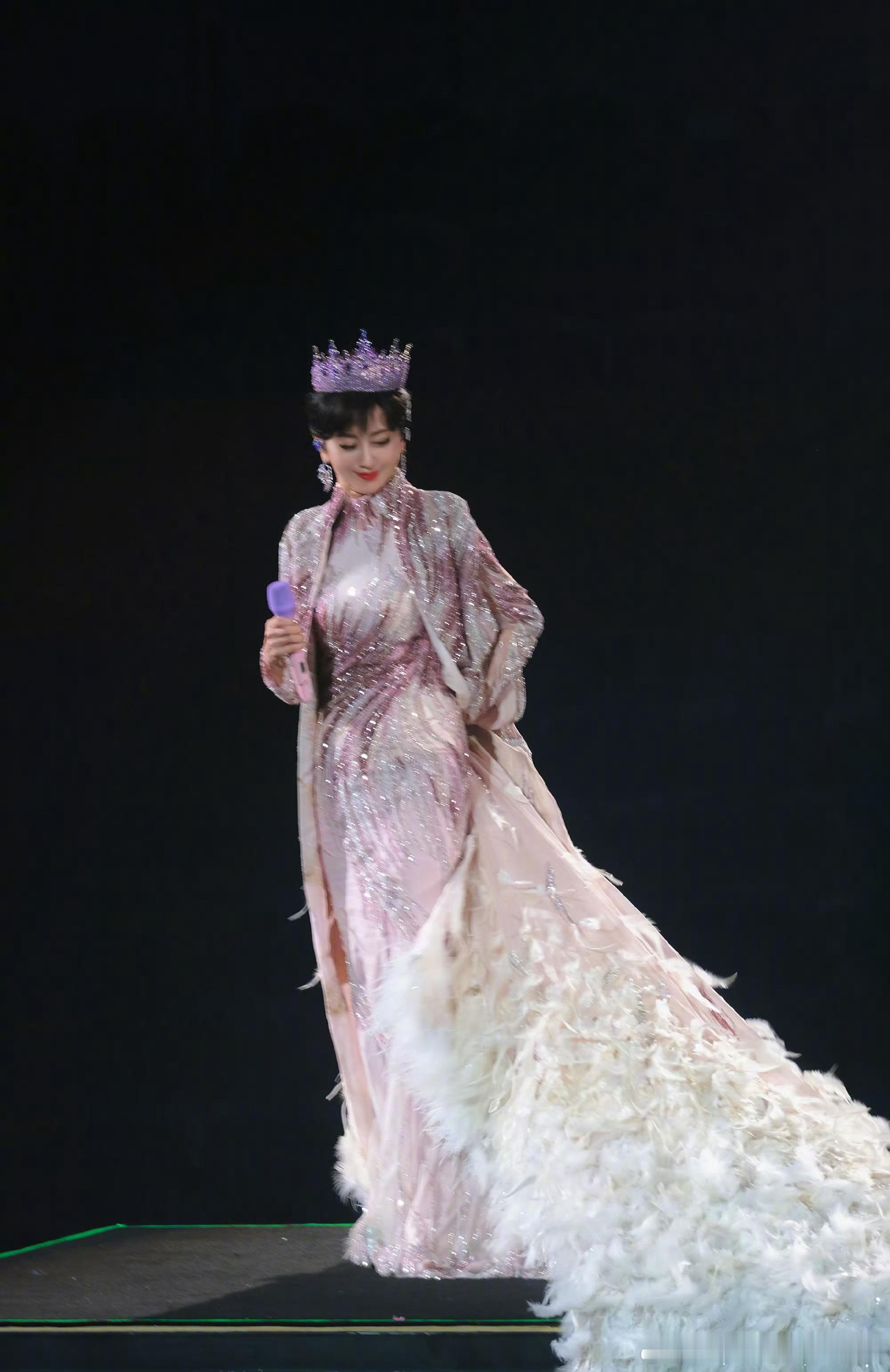 陈丽君赵雅芝叽里咕噜说啥呢想听陈丽君和赵雅芝同框真的太有画面感了，两代人的白月