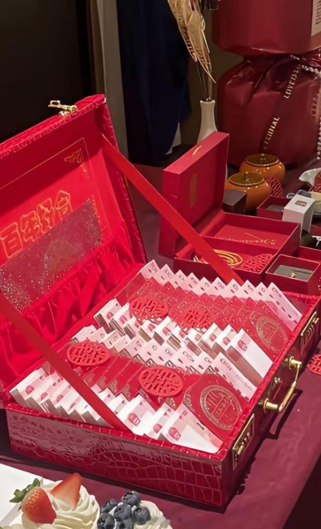 彩礼是彩礼，嫁妆是嫁妆，看意思，父母打算空手套白狼
