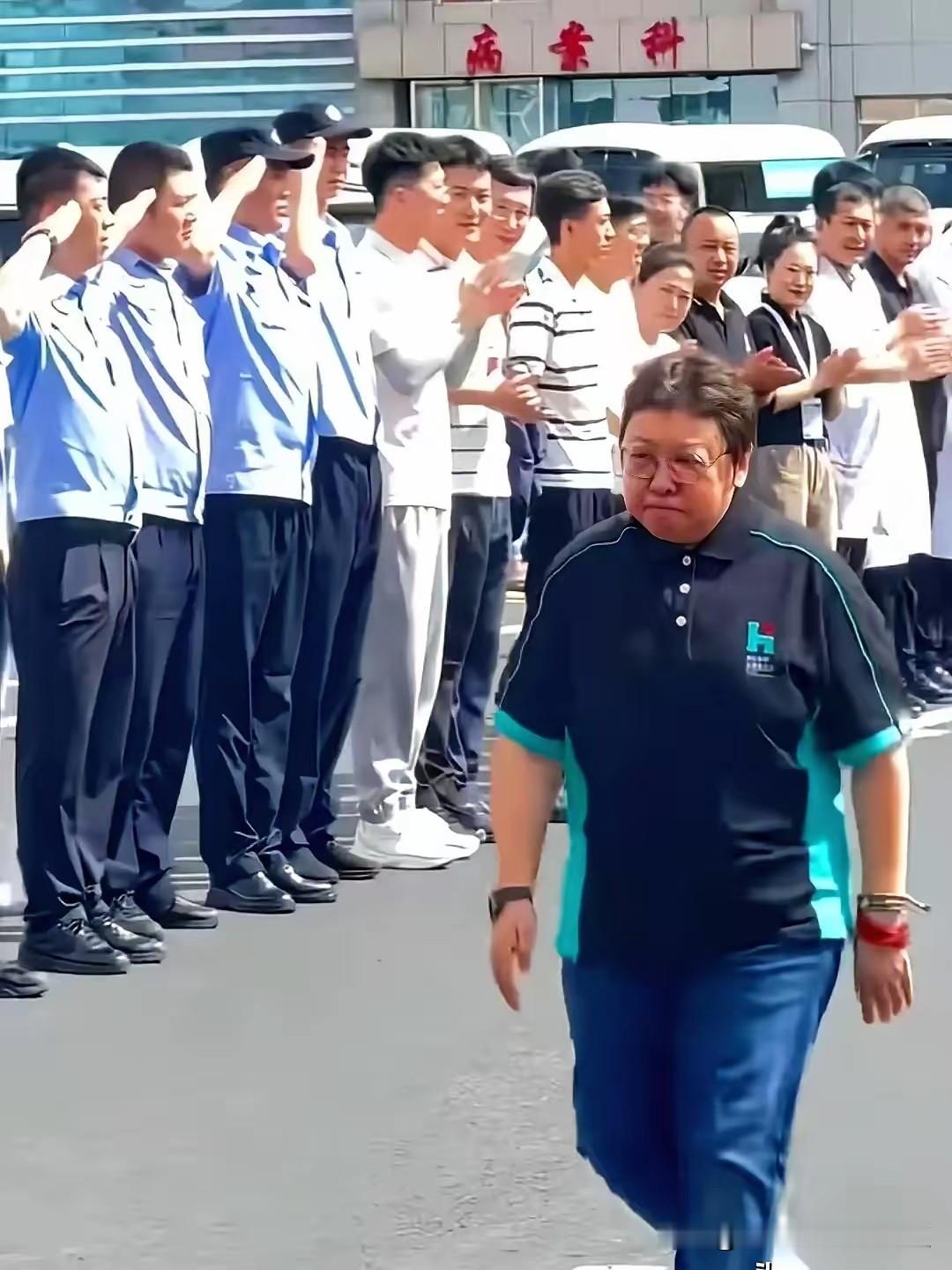 几千万的大单怎么落到了空壳公司头上？同款救护车的单价为什么突然飙升？这几天，满屏