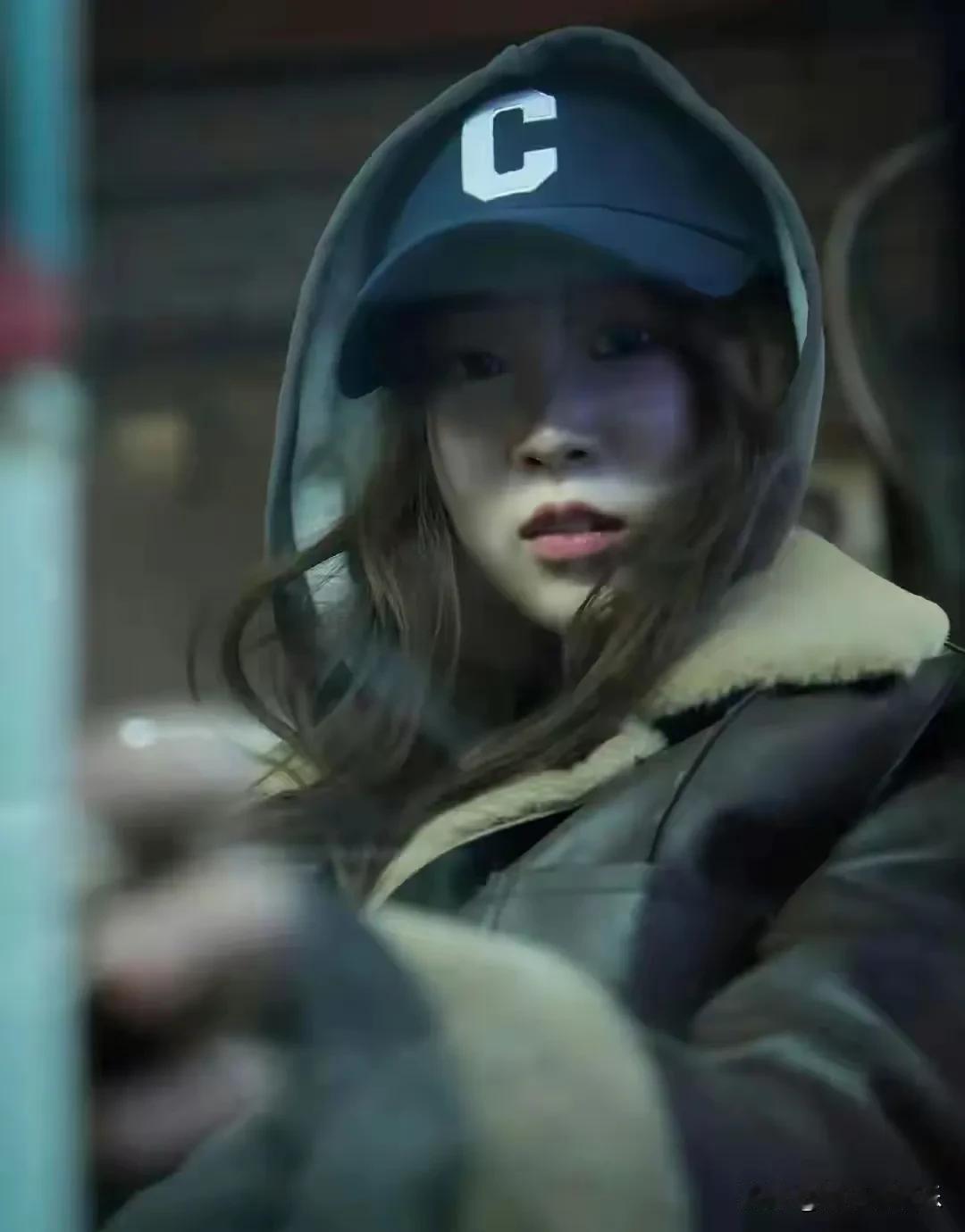 凌晨时分，喜剧演员小沈阳在社交平台发布动态，为18岁女儿沈佳润（艺名NINA）的
