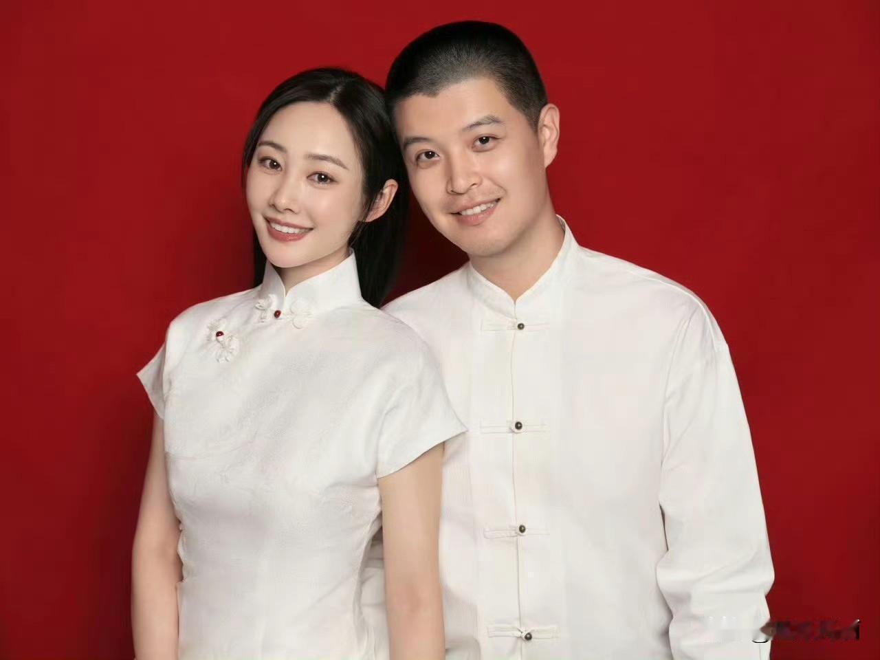 这男的谁啊，居然和李纯结婚了[？？？]