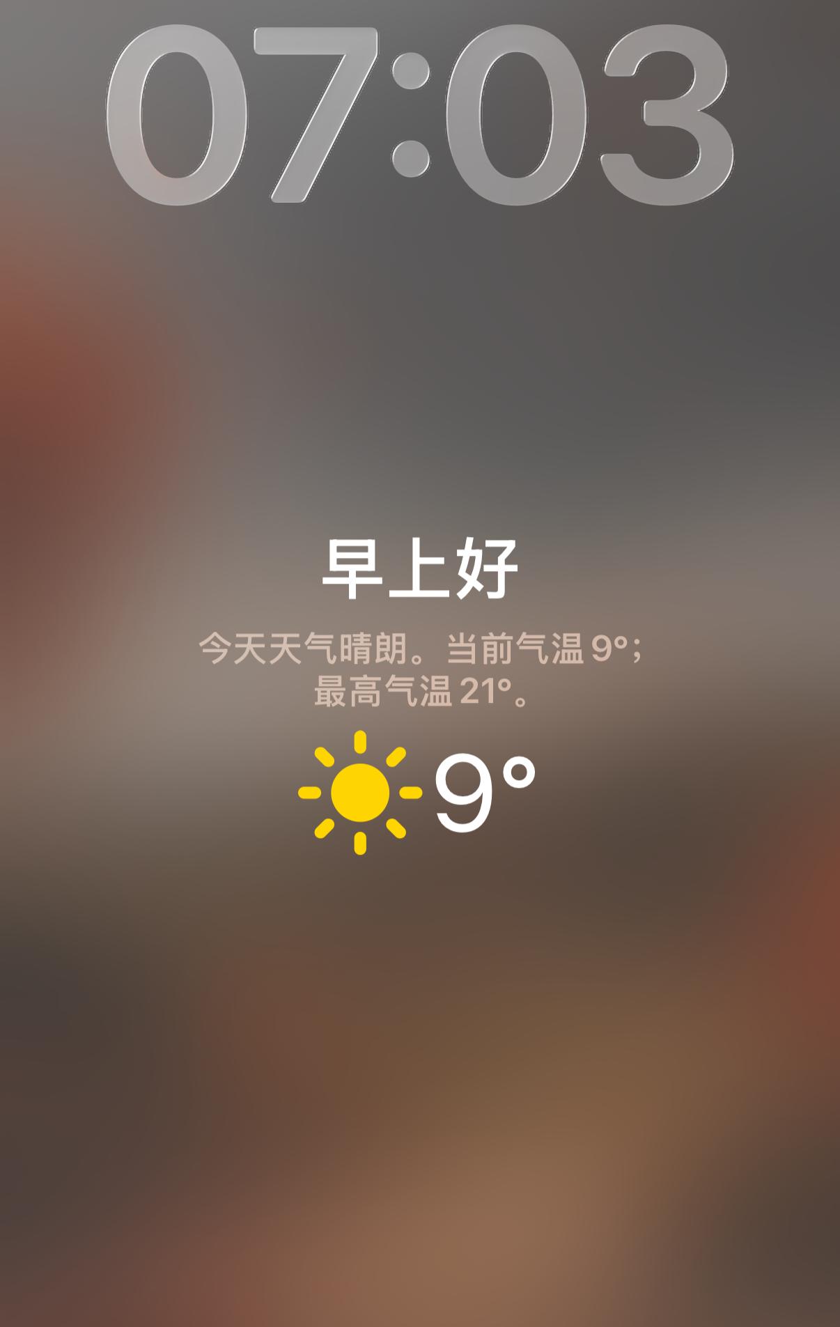 什么是标准答案？就是喜欢宏大叙事。你问他一个月挣多少钱，他告诉我现在国家经济腾