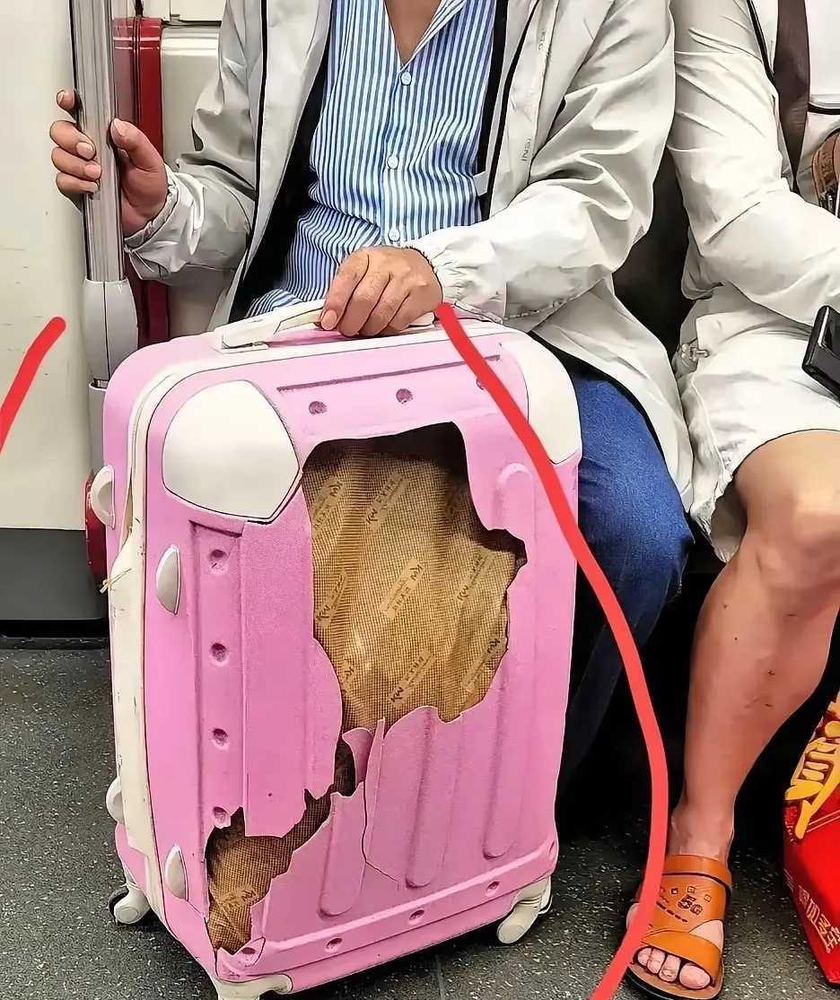 #你期待的晚年生活是什么样的#坐地铁碰到个超有意思的画面！