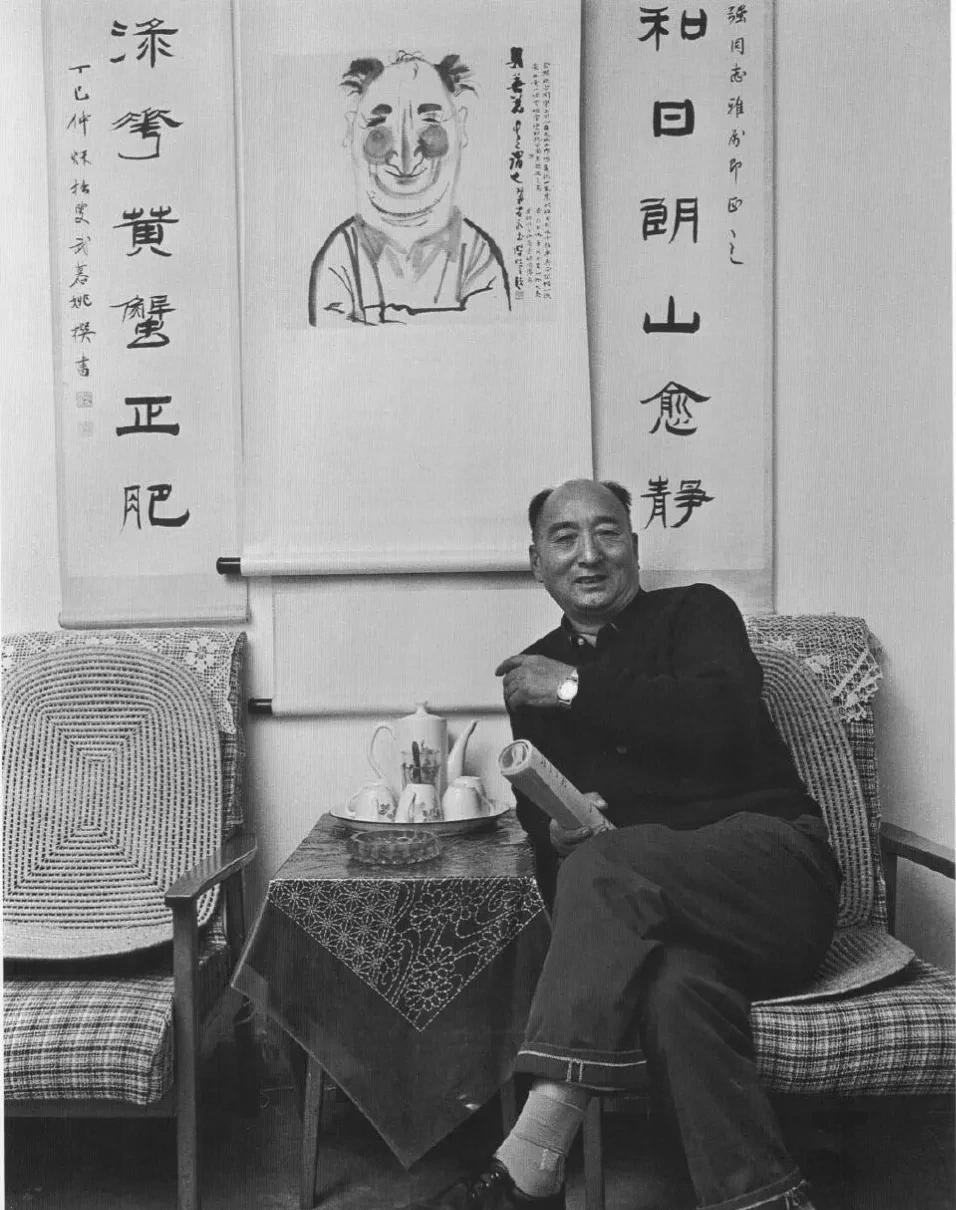 这人看着有点眼熟，一时又想不起[？？？]