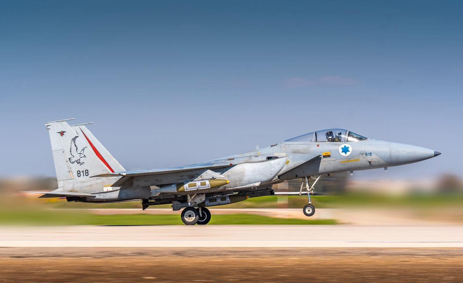 今日老鹰早安以色列空军（IAF）第106“矛尖”中队F15C带JDAMIAF在