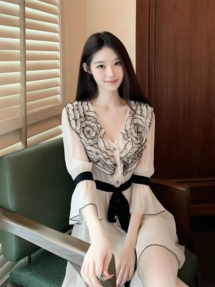 随拍[玫瑰][吐舌头眯眼睛笑]知性美女穿搭分享分享一张随拍照知性女生穿搭