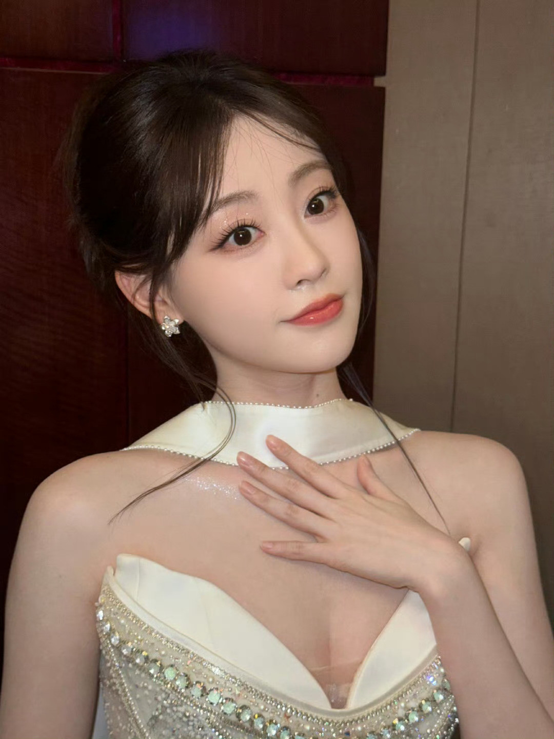 女神你白到发光了，祝绪丹以后站上更大的舞台吧