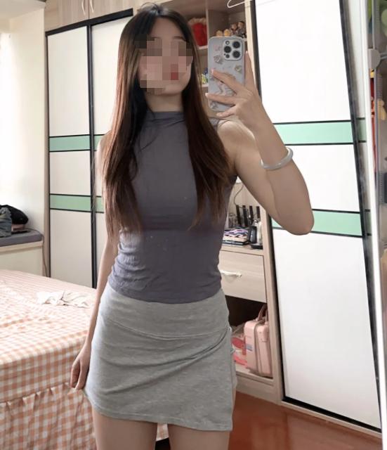 大三时，一个男生跟女友在校外同居了，女友长得漂亮身材也好，那段时间男生神采飞扬，