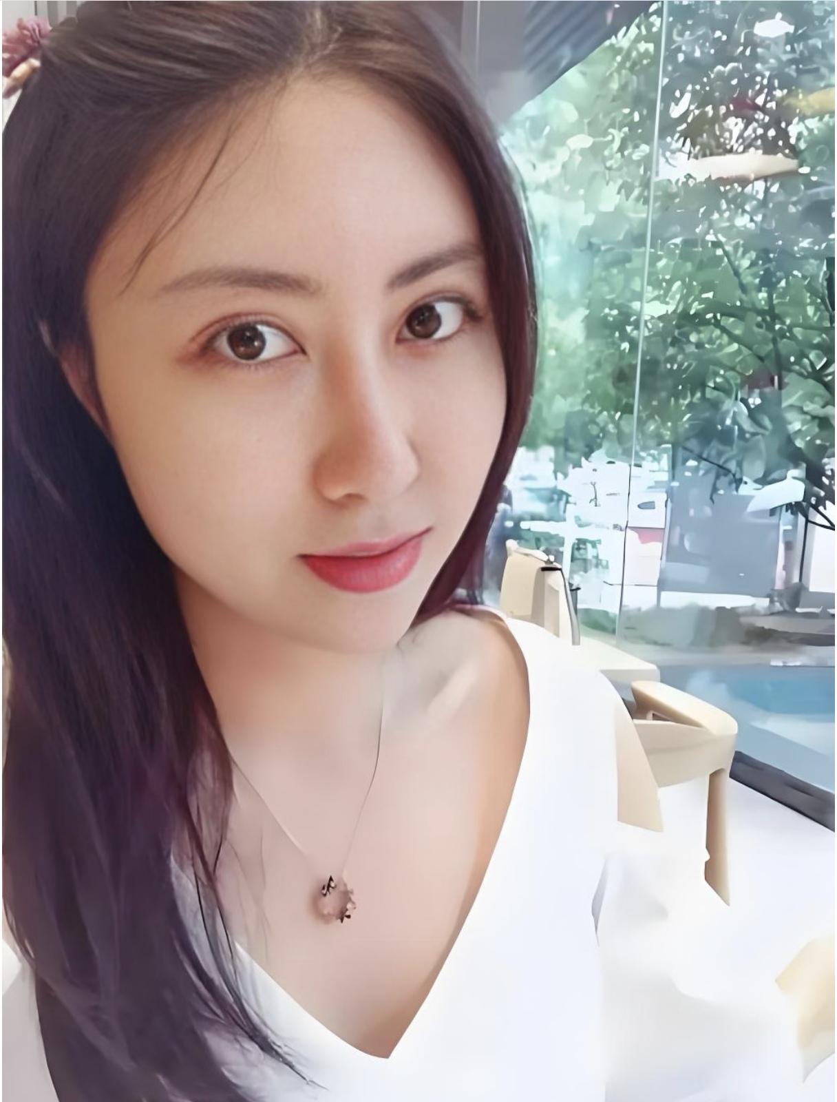 虽然所有人都讨厌贾浅浅的诗，但是据说西北大学的所有人都喜欢贾浅浅的这个人不