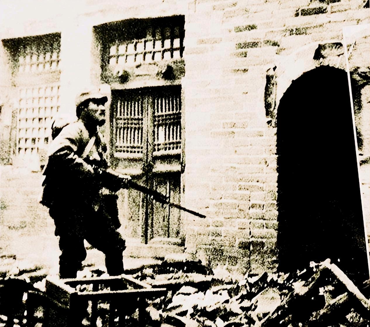 1943年，日军进村扫荡，村民韩秀亭一家慌忙逃走，临走时竟忘了将6个月大的孩子一