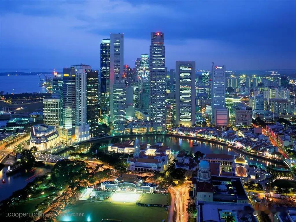 上世纪八九十年代，“下海”是刻在时代骨血里的热词。无数人砸掉铁饭碗，一头扎进市场