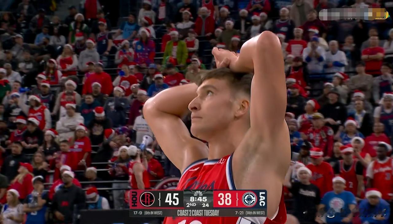 快船神射手博格丹诺维奇真是太低迷了！在今天快船主场以128：108大胜火箭的比赛