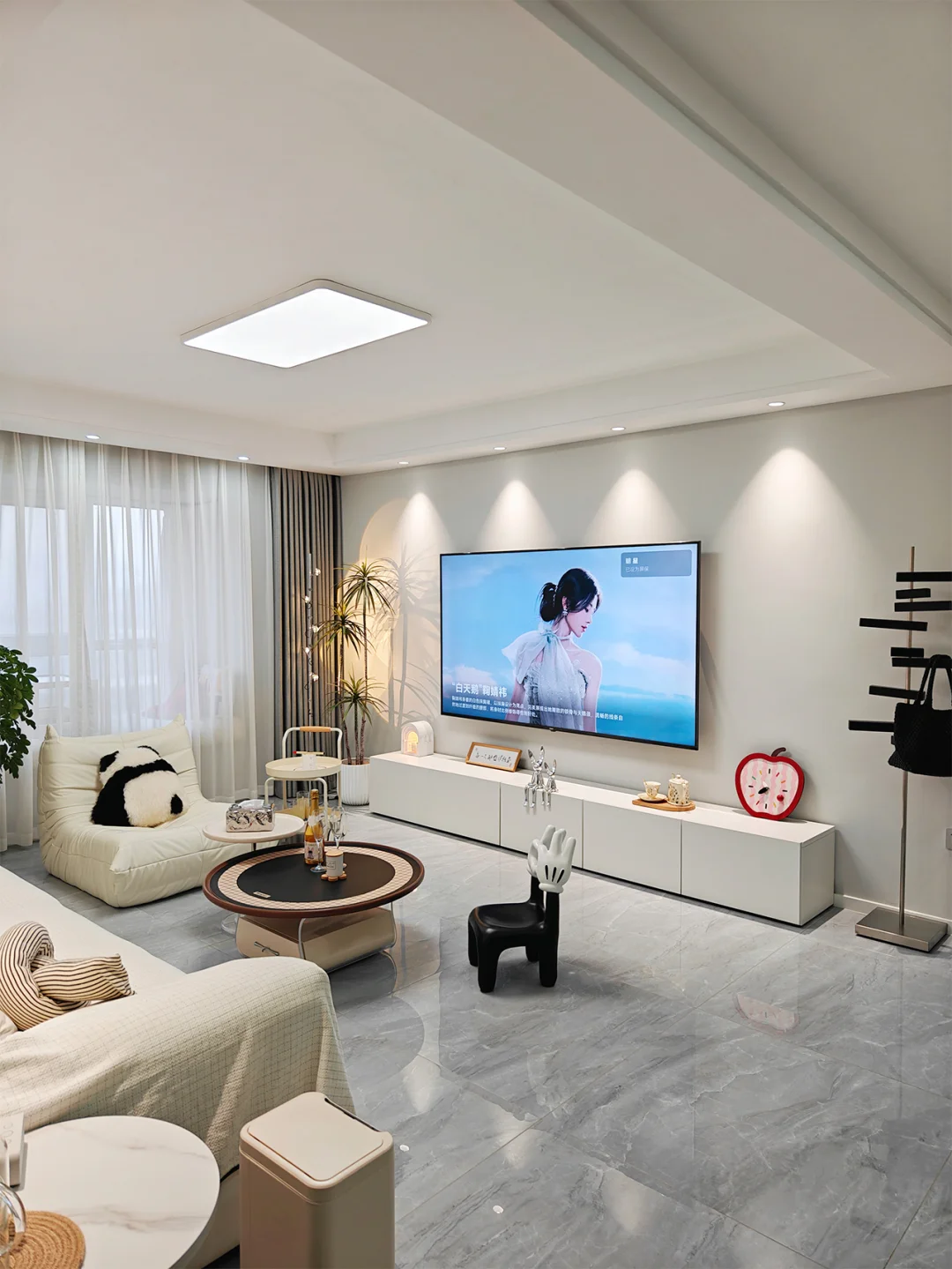 客厅撤掉地毯，视觉大了一倍