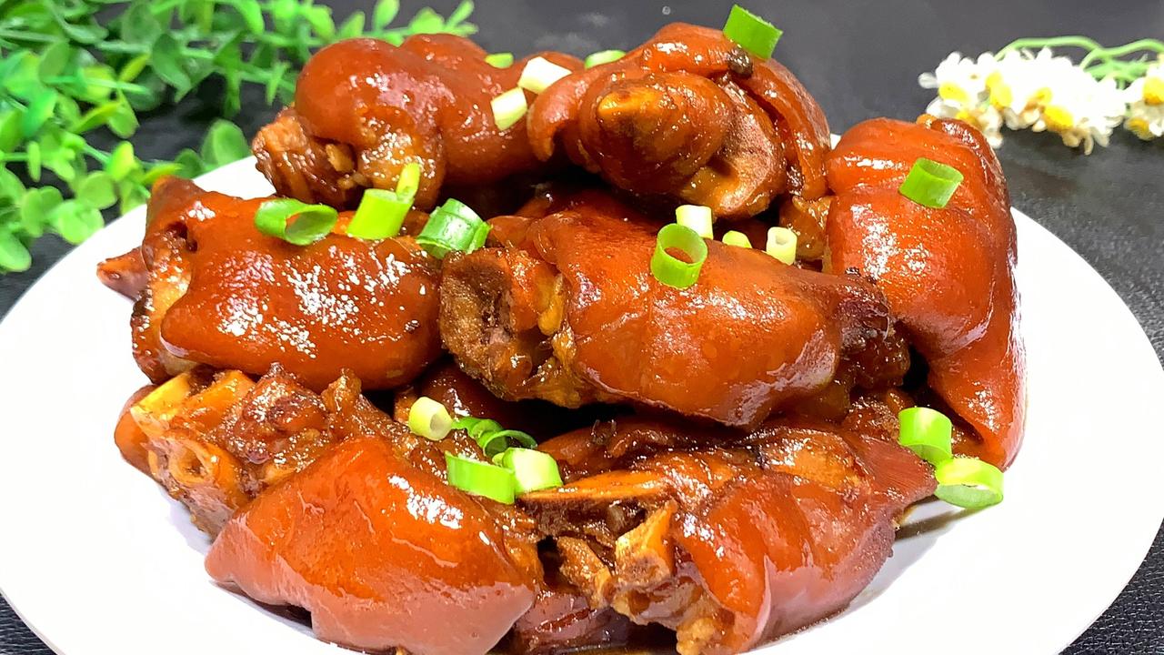 猪蹄再次成为热点!医生发现:高血糖患者吃猪蹄,需注意5点 热腾腾的一锅红烧猪