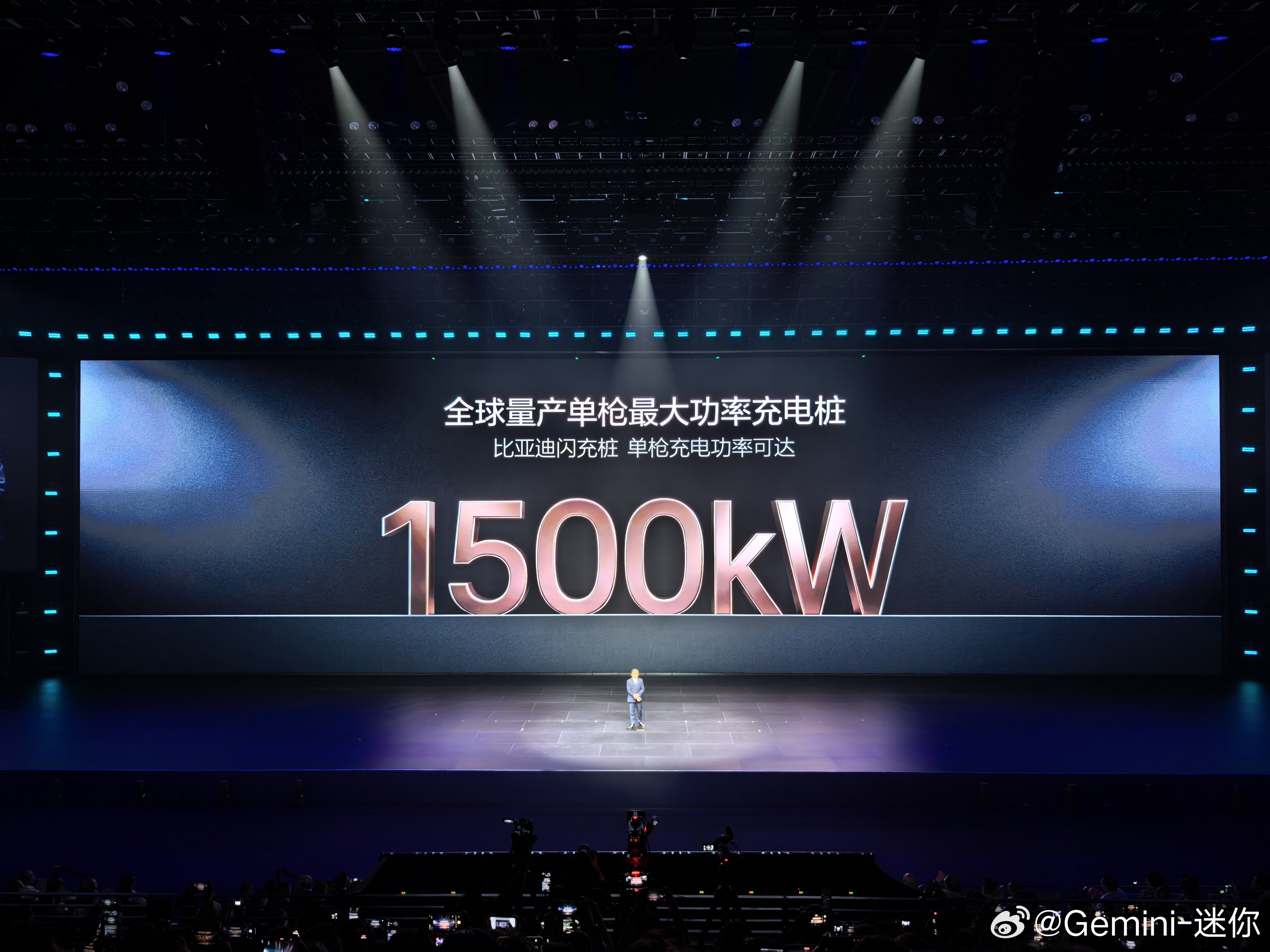 比亚迪闪充桩的峰值功率为啥要拉到1500kW?二代刀片的这些闪充车，充电峰值应该