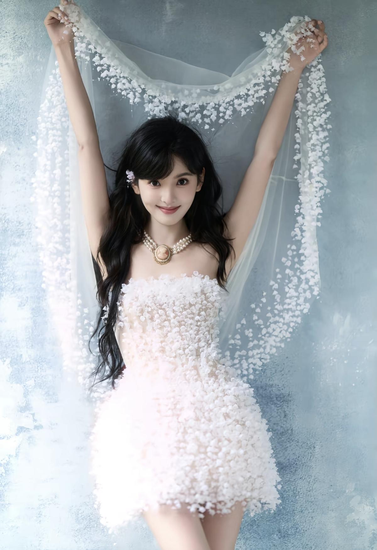 章若楠高举头纱的动作，让薄纱与花瓣自然垂落，在深色背景下更显灵动，像从童话里走出