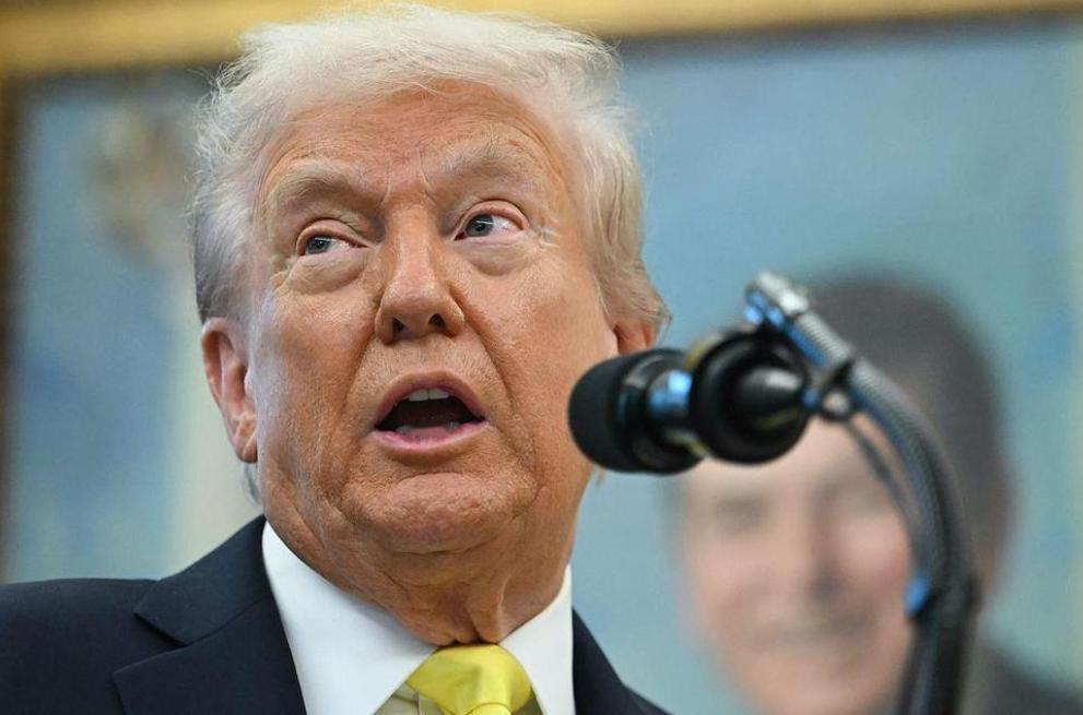 特朗普彻底呆住了，刚刚宣布向台出售价值超过100亿美元的大规模武器装备，中国