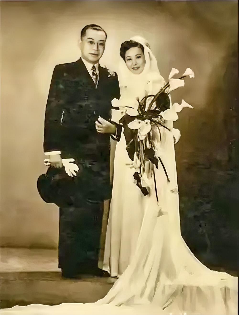 1933年，快40岁的刘海粟和妻子离婚，娶了19岁的女学生。没想到不久后，妻子就