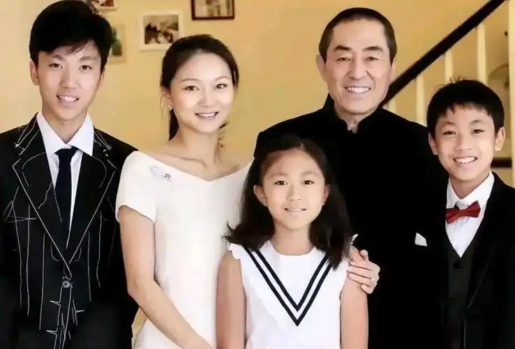 中国人给孩子起名字的时候，总会把很多说不出口的心思藏进去。普通家庭如此，名人家里