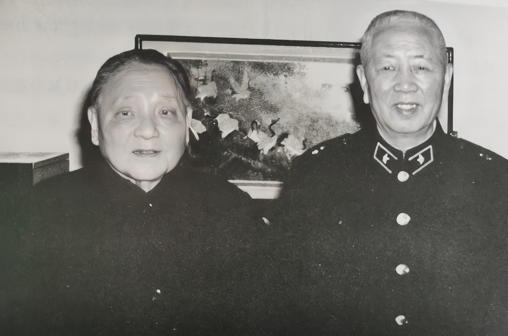 1989年江同志担任军委主席，杨尚昆为军委副主席，还要再提拔一人为军委副主席。选