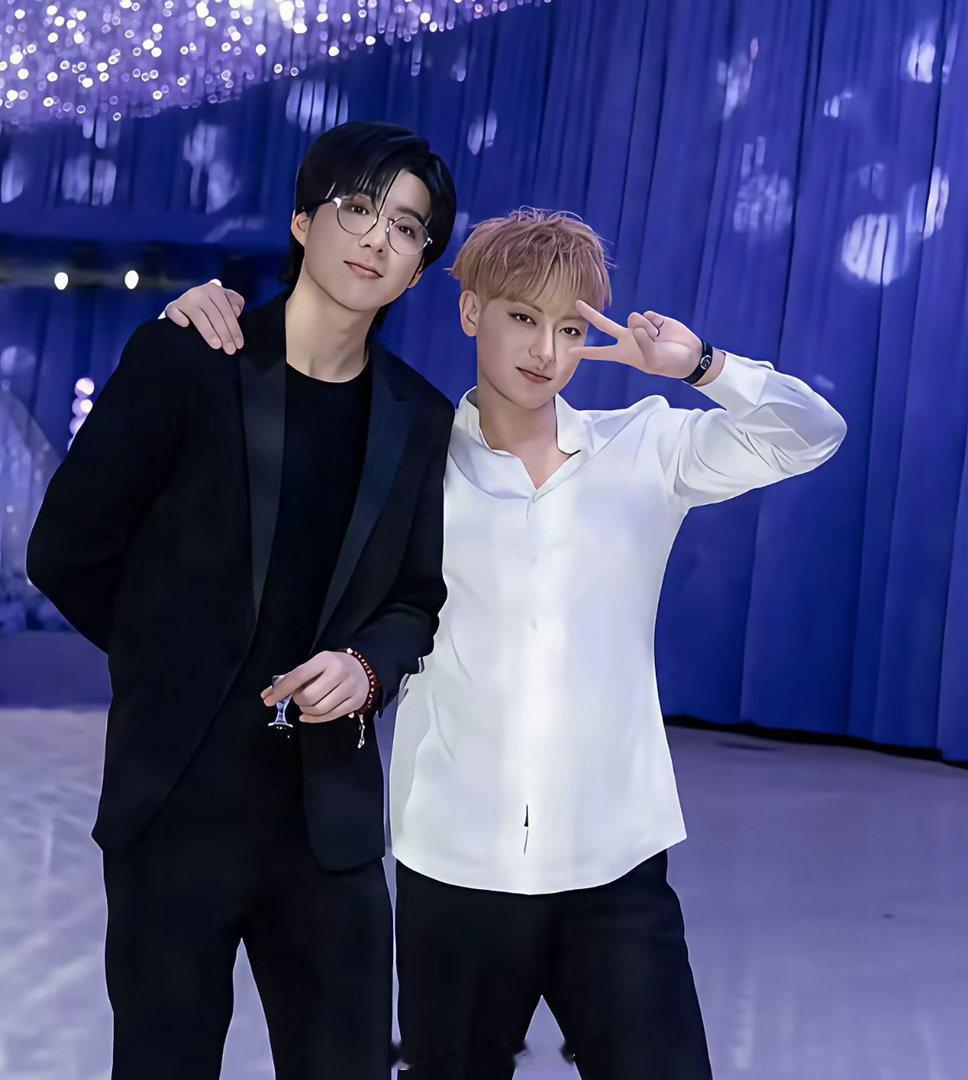 刘宇宁在直播时提到一个超尴尬的事儿，有朋友跟他说：“黄子韬说不认识你了”。刘宇宁