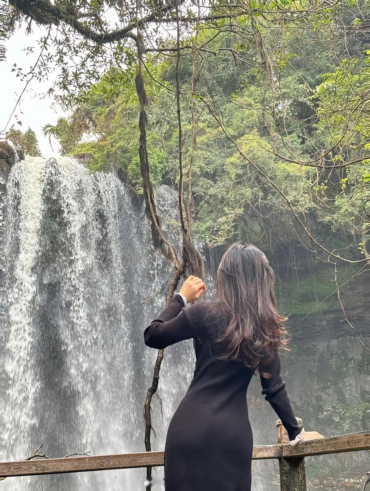 清山绿水，人更美，天真以为是他的独特品味所在！