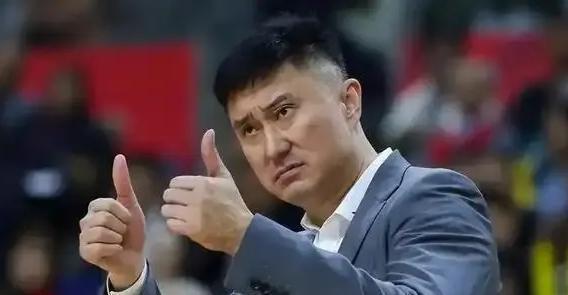 杜指导为了广东篮球全家总动员！姐姐特意在东莞开了家新疆羊肉店，不光让队里的新