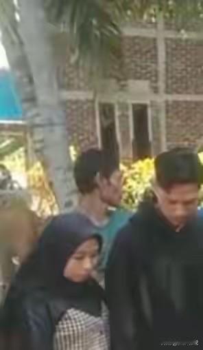 如果国内的男人都像这个印尼男人一样，估计就没有女人出轨了！据极目新闻报道，一