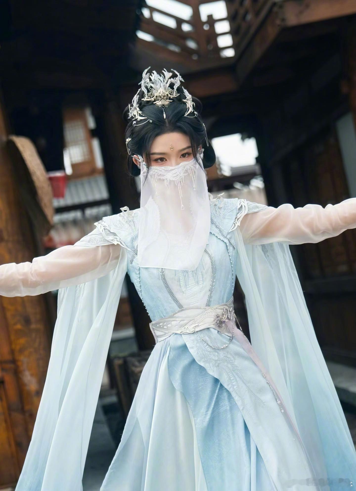 终于看清孔雪儿暗河传长啥样了等疯了！《暗河传》25集孔雪儿摘面纱，慕雪薇被夜鸦