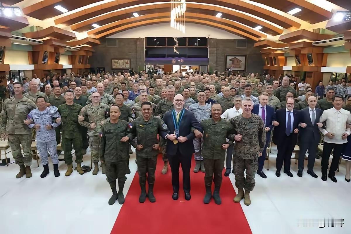 多好的近实战练兵机会，怎么能错过，每一次挑衅都是在送分。你演你的，我演我的。