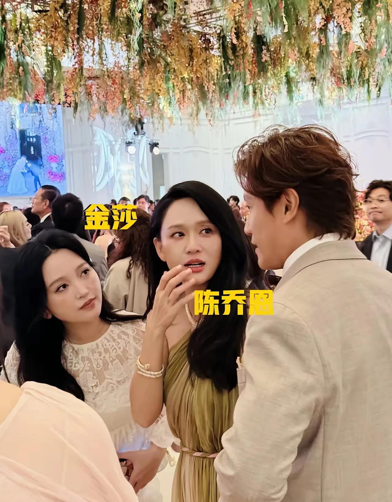 金莎陈乔恩都去参加了奚梦瑶何猷君在澳门的答谢宴，真的给人一种奚梦瑶以前一起录制综