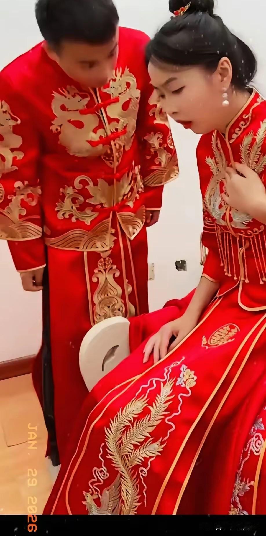 老家最近传开件新鲜事，让街坊四邻议论了好几天。镇上的小伙阿强经人介绍相亲，姑娘看