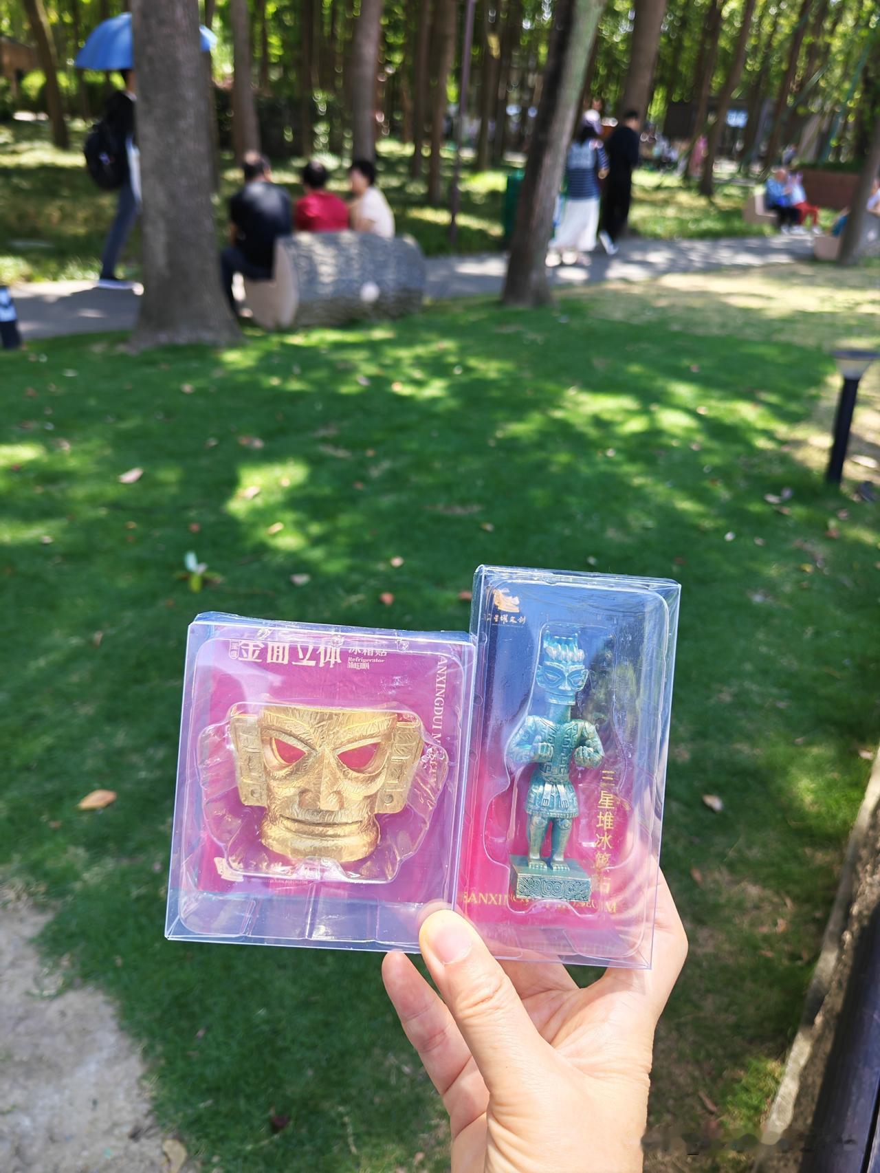 今天在成都参观了三星堆博物馆。昨天下午到成都后，住宿订在离春熙路IFS金融中