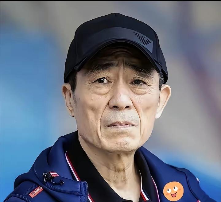 3月22日深夜，国师级导演张艺谋，连夜冲上了热搜。原因是这位大导演居然被扒出在公