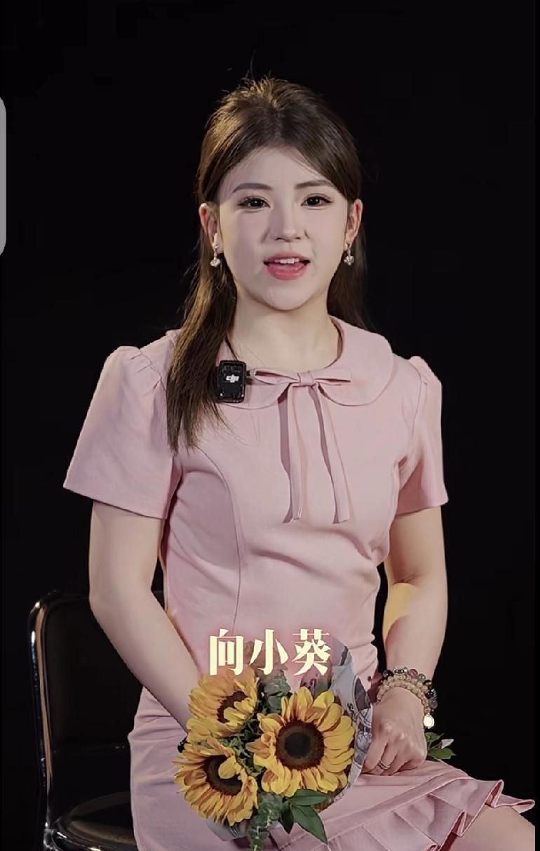 继刘二狗官宣后，小可爱也正式宣布和刘二狗分手，为了事业两人各忙各的，为了重新打造