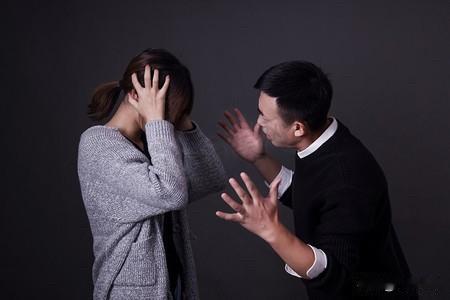 江苏南京，男子和妻子2次离婚又复婚，积怨已深，男子还因此患上抑郁，妻子却让他想死