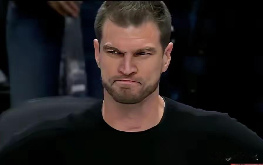 今天的快船打开拓者，既有经验又有战术，而开拓者就和小孩一样，完全无法应对，这种快