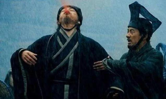 魏国一人投奔蜀汉，曹丕气得当场吐血，诸葛亮重用他后，才发现自己铸成大错公元