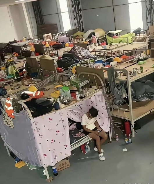 这样的集体宿舍让你免费住一个月你愿意吗