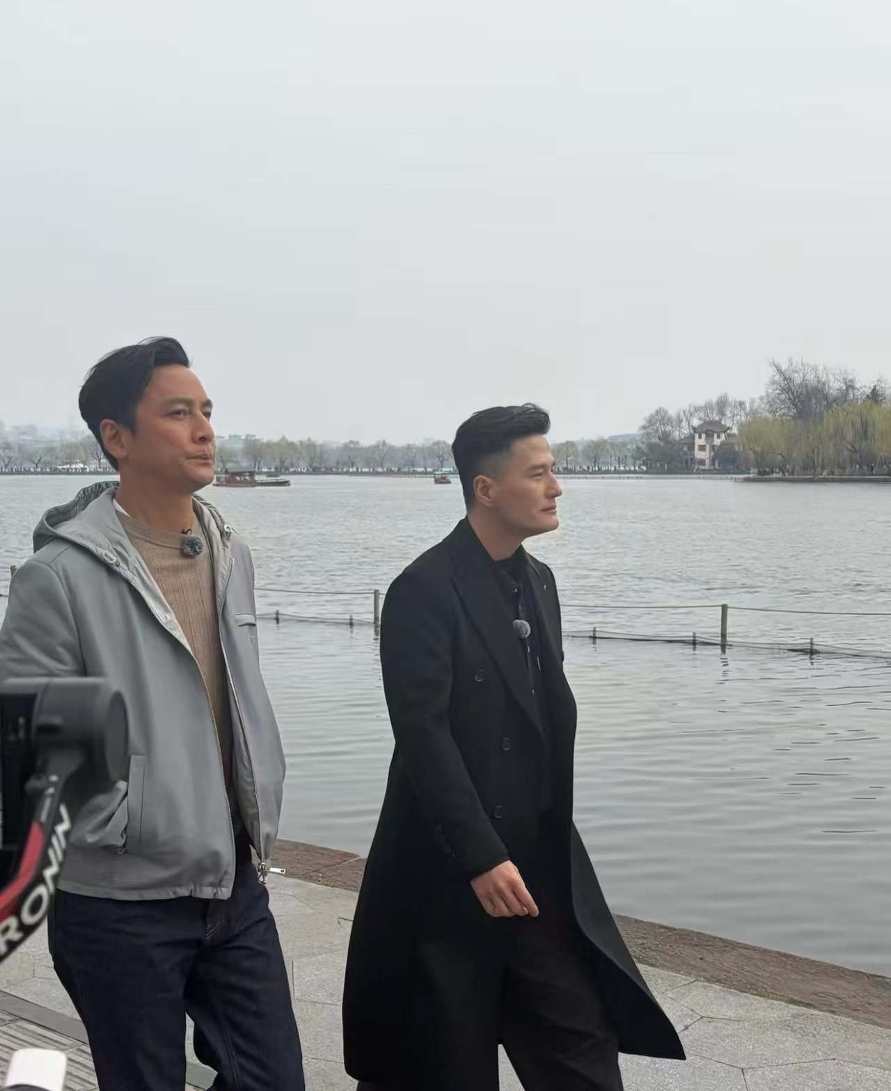 00后已经不认识吴彦祖了你是说你偶遇吴彦祖，但是没认出他是谁吗？后知后觉的时候，