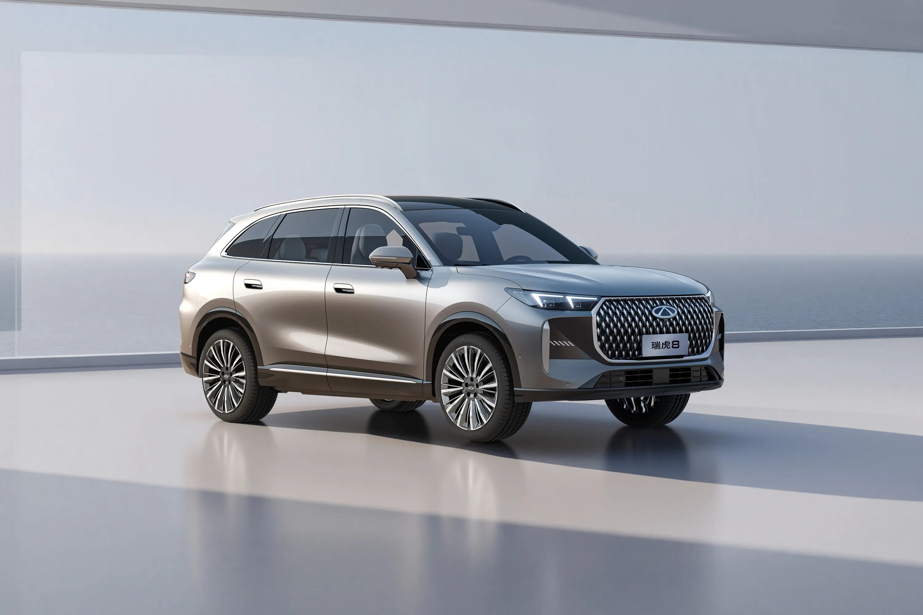 平时开瑞虎8，最大的感受就是好开又省心，动力很平顺，不管是市区跟车还是高速提速