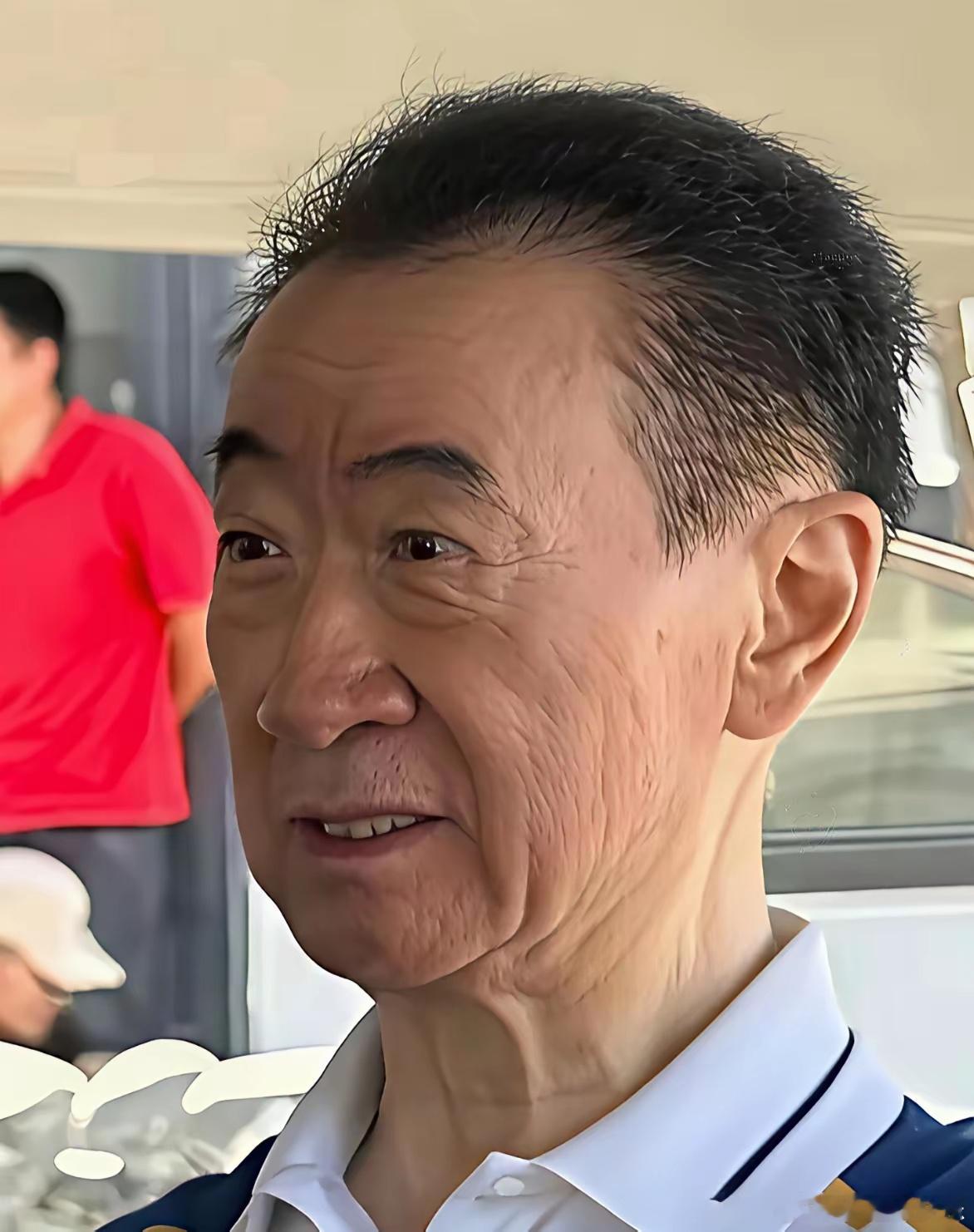 大家都说，王健林只剩下100亿了，瘦得都脱相了，为何王思聪还跟漂亮女友这里旅行那